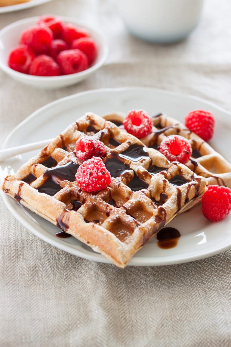 close-up-waffles-with-chocolate-raspberries